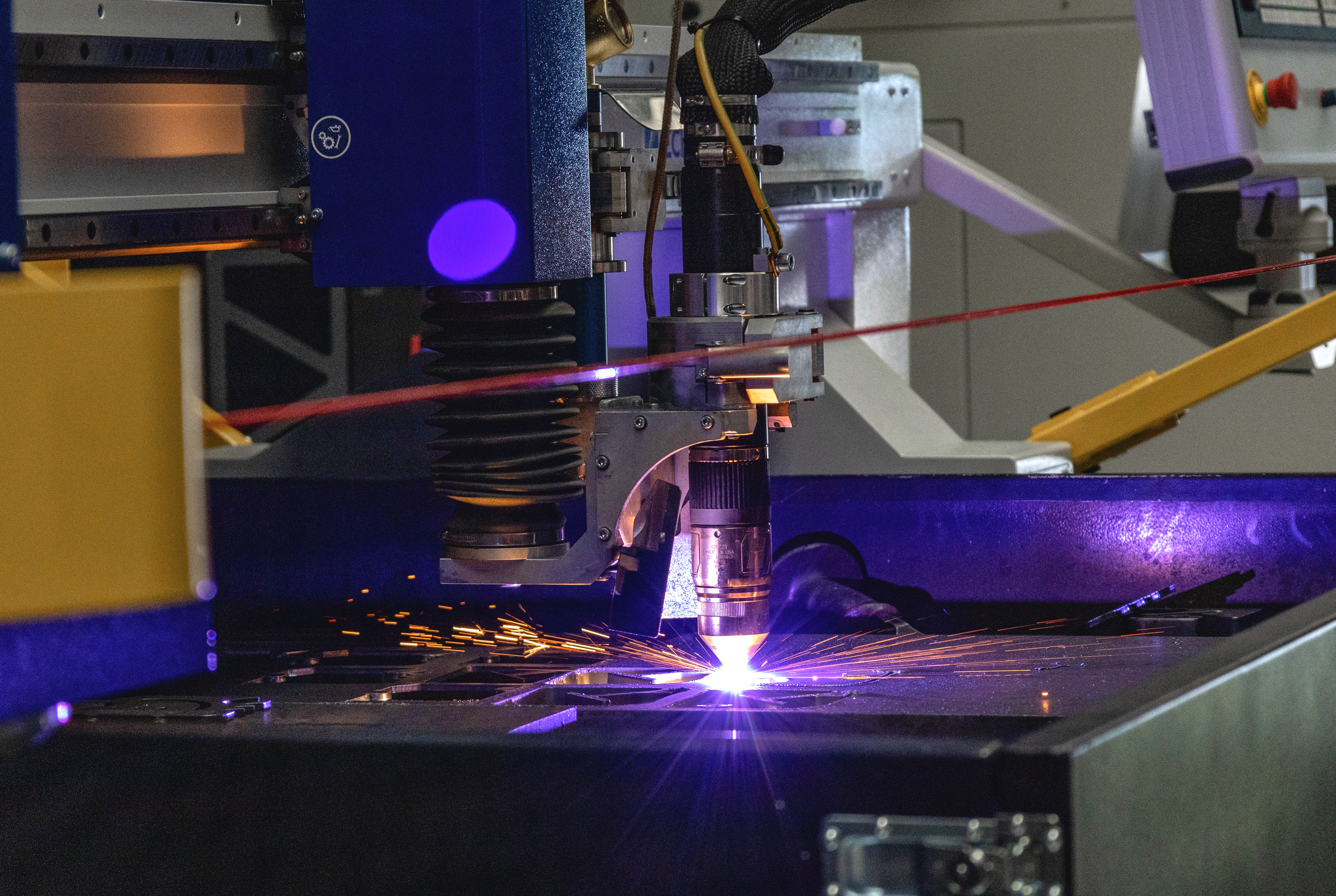 Support HD3000 with servo drive, IDC system and cut quality improvement features