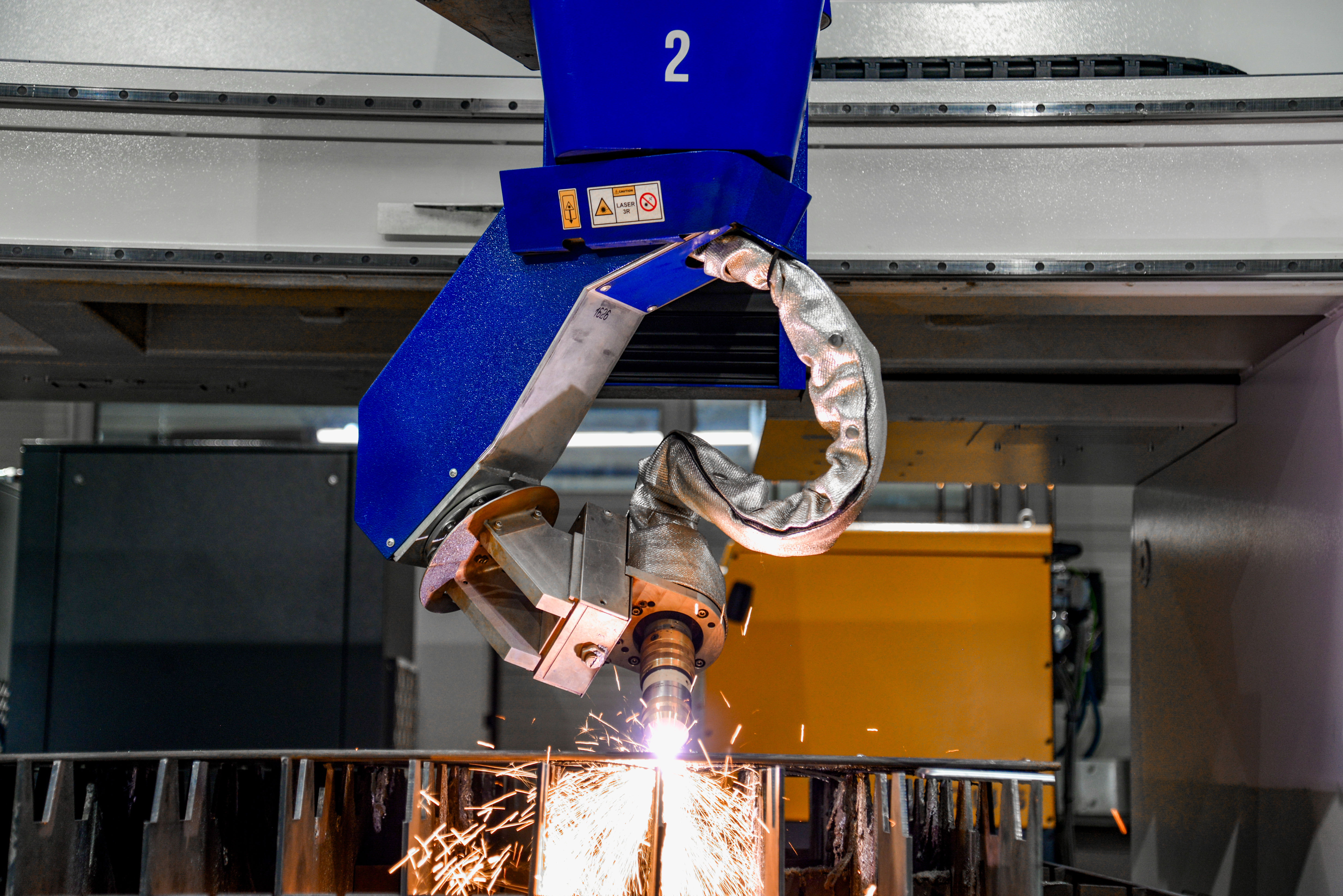 Vortex 3D FL head for 3D sheet metal cutting with beveling and automatic calibration